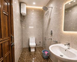 Atlas Inn Stay Near IGI Airport T3