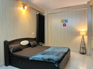 Cozy Cove Kashi Entire 2BHK Apt Varanasi City Center Lanka near BHU 200m and Assi Ghat 2km