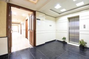 S R Rooms