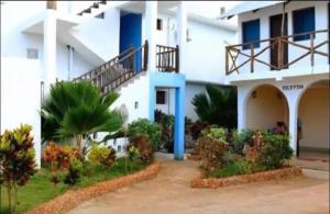 27Azmaa hotel & safaris