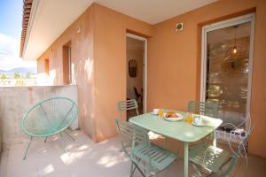 Lovely studio with golf course views close to the sea swimming pool park