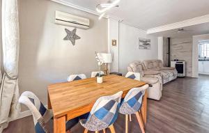 Lovely Home In Orihuela Costa With Wifi