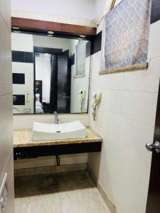 Hotel Lee Grand - Near Nehru Place