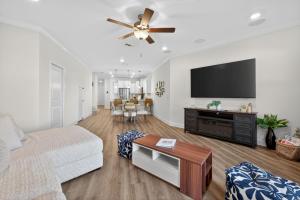 10 Mins to Beach - Coastal Navarre Haven - Pool