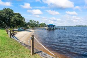 10 Mins to Beach - Coastal Navarre Haven - Pool