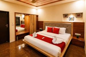 EMINENCE - PALM RESIDENCY (1.5 KM FROM NAKKI LAKE)
