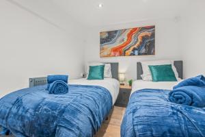 Contractors and Re-locators, Spacious 2 Bedroom Flat S10, Parking, Sleeps 5