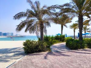Seaside 1BR in Al Marjan island with Rooftop Pool by Island Properties