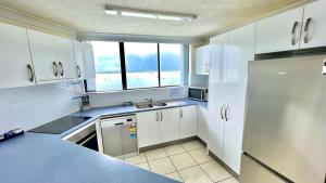 Broadwater Shores Waterfront Apartments