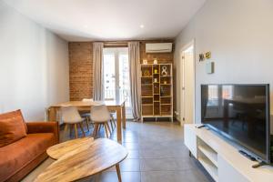 34MAL1078- New&Bright 2BR Apt near Sagrada Familia