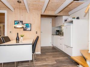 6 person holiday home on a holiday park in Hemmet