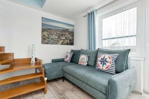 Dwupoziomowy Apartament w Nadmorskim Klimacie z Balkonem by Noclegi Renters