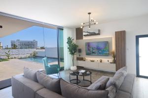 Brand New 4 bedroom villa in Protaras center