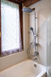 Navigli House-Private Garden -Quiet Oasis-Sleeps 5 img13