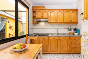 TenoHomes Cozy Rustic Home with Terrace & Views