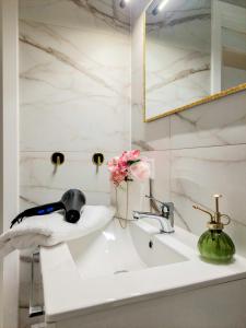 APARTAMENT ART DECO - parking w cenie, spokój w centrum miasta, taras, ogródek, PKP i BUS 400m, Energylandia, Szczyrk, Enduro, Jezioro Żywieckie