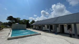 OYO 91303 Chalet Awie