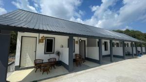 OYO 91303 Chalet Awie