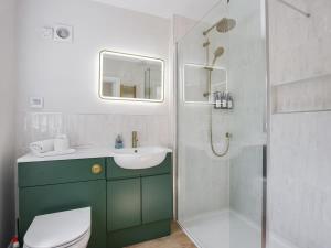 The Gables - Fabulous Views with Hot Tub sleeps 8