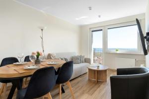 Bright & Modern Apartment with Balcony and Seaview by Noclegi Renters