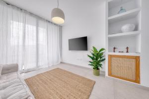 Casa Nubea - 500M from the Beach By Lanzarote Vacation Homes