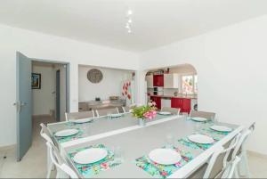 Villa Palm Grande - Huge house 7 bedroom sleeps 31 Heat pool Jacuzzi Sauna Pool table T Tennis