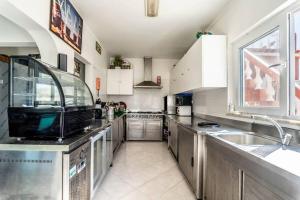 Villa Palm Grande - Huge house 7 bedroom sleeps 31 Heat pool Jacuzzi Sauna Pool table T Tennis