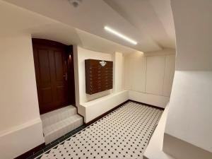 Ferro Heritage Apartment - Design Loft in Renovated Historic Tenement, Old Town Poznań