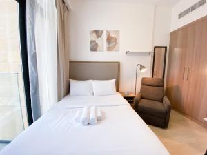 Modern Cozy Studio in Azizi Riviera-10