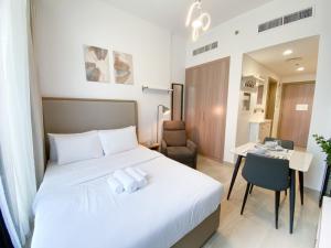 Modern Cozy Studio in Azizi Riviera-10
