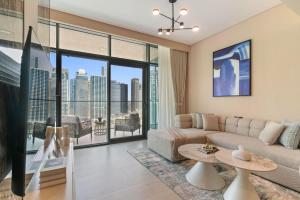 Airstay - Designer 1BR - Walk to DMCC Metro - Monthly Offer Available!