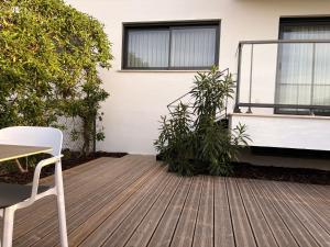 Apartment - Sleeps 4 - Parking - Garden - Pool