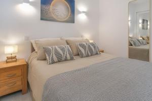 Contemporary 1 Bed Apartment in Marina Park Lagos