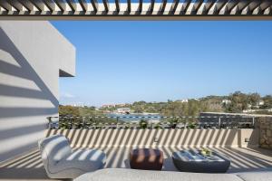 Aeora Villa - Shoreline Getaway by etouri