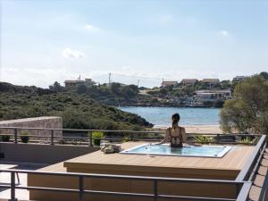 Aeora Villa - Shoreline Getaway by etouri