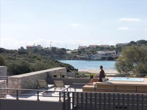 Aeora Villa - Shoreline Getaway by etouri