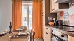 Tower Road Apartments & Penthouse with Heated Jacuzzi
