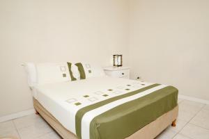 Sky Box-Apt-close to Warrens Shopping Centres -Bridgetown-Kensington Oval