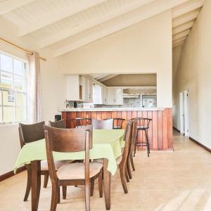 Sky Box-Apt-close to Warrens Shopping Centres -Bridgetown-Kensington Oval