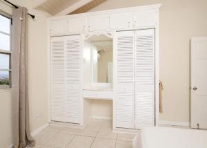 Sky Box-Apt-close to Warrens Shopping Centres -Bridgetown-Kensington Oval