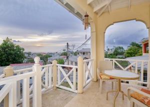 Sky Box-Apt-close to Warrens Shopping Centres -Bridgetown-Kensington Oval