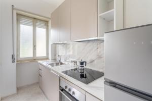 Bright Flat with Large Balcony, Near Beach