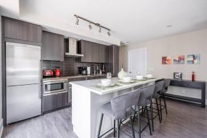 Incredible 2BR Luxury Executive Suite with Parking