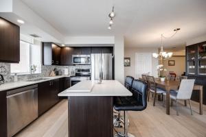 Amazing Modern 2BR, 2BA Condo with Free Parking