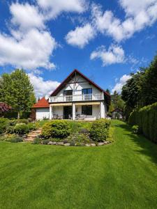 Spacious Garden Villa 15 min to Cracow Center