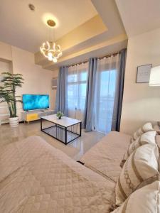 GOUTEI Homestay - The Radiance Manila Bay 2BR Grand unit, Pet Friendly, Free Parking, Near MOA, Airport, PICC, Star City and CCP