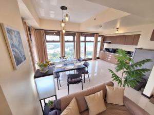 GOUTEI Homestay - The Radiance Manila Bay 2BR Big Family Unit, Pet Friendly, Free Parking, Near MOA, PICC and Star City