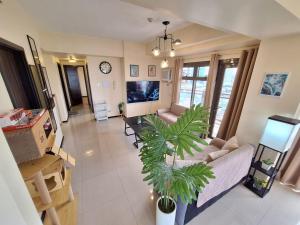 GOUTEI Homestay - The Radiance Manila Bay 2BR Big Family Unit, Pet Friendly, Free Parking, Near MOA, PICC and Star City