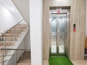 Mauryan Express Hotel Nangloi Metro