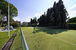 Olive Garden Garda - pool & view
